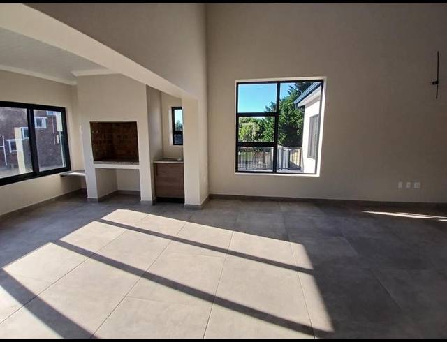 4 BEDROOM HOUSE FOR SALE IN STILBAAI-WES